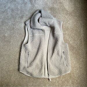 NEVER WORN H&M fleece vest